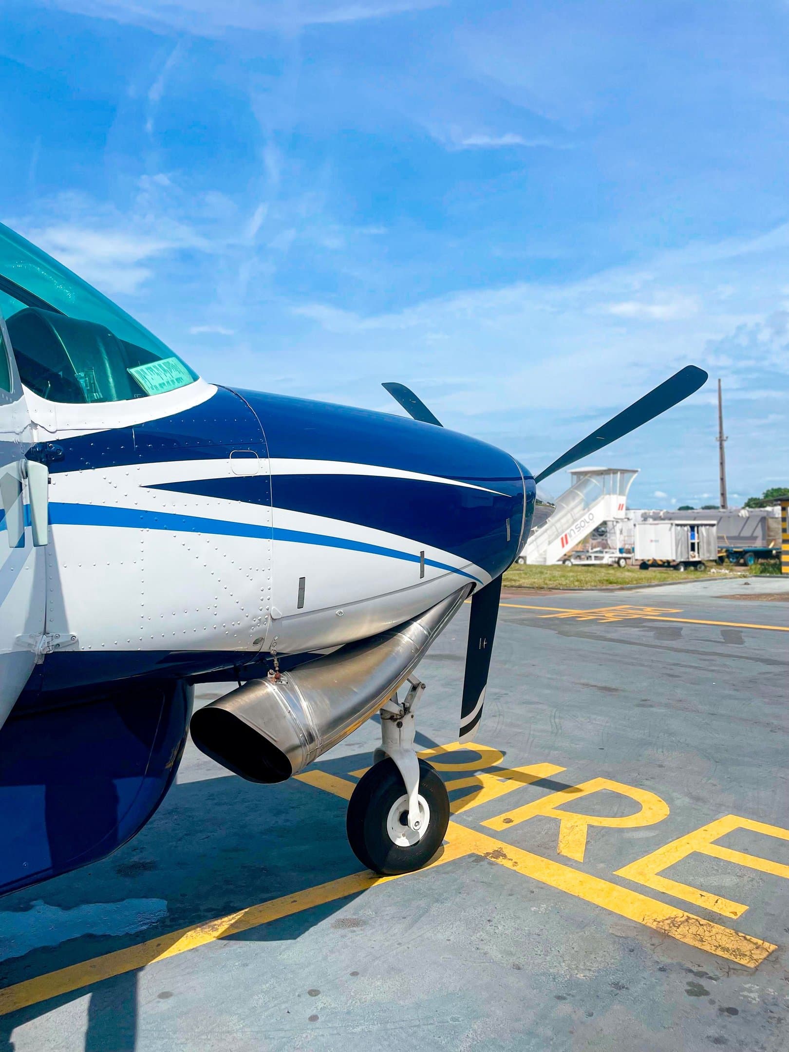 Detalhe do nariz e da hélice do Cessna Caravan da Soul Aviation
